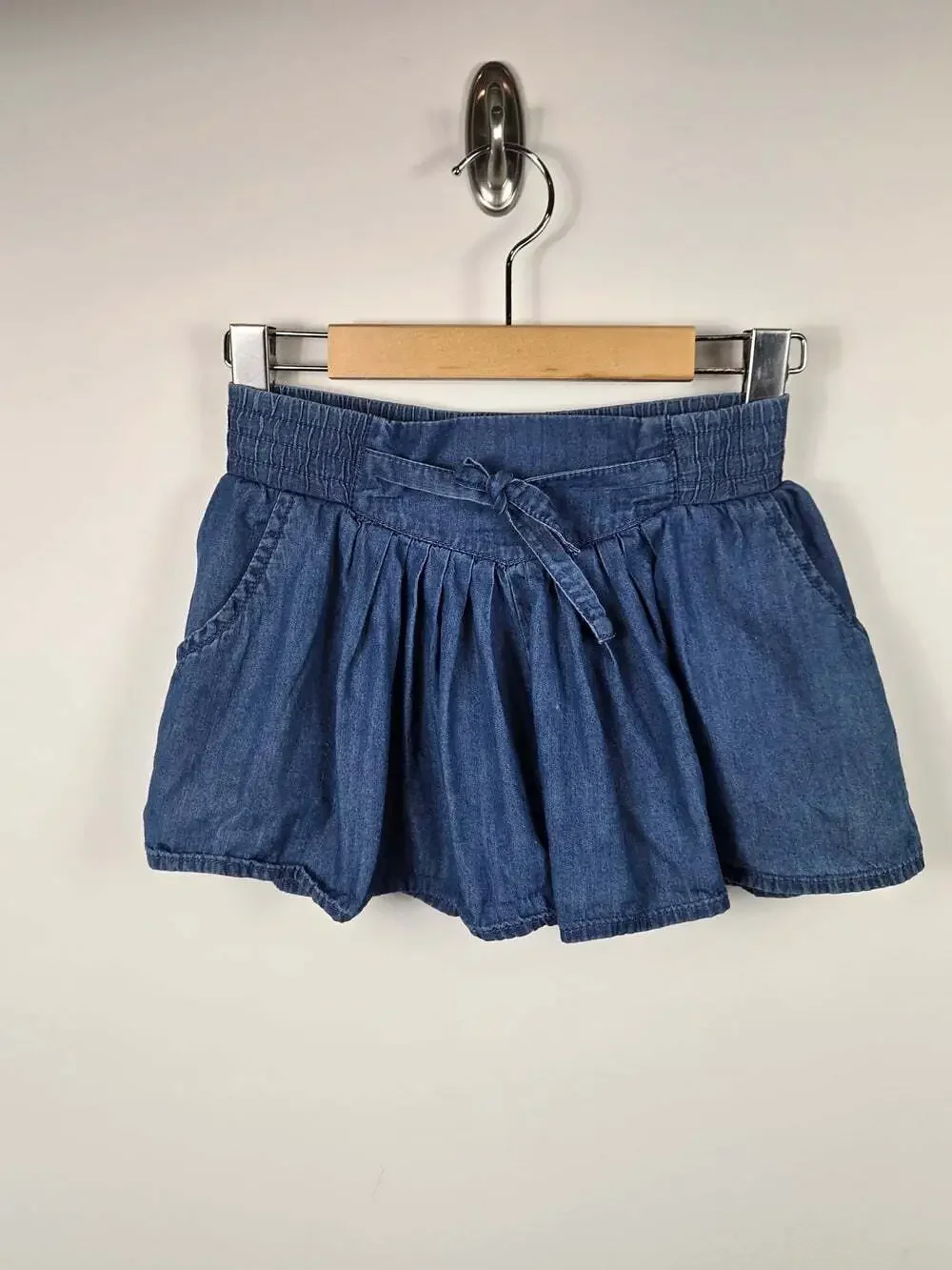 OshKosh B’gosh Girls Size 7 Chambray Paperbag Waist Gathered Hem Shorts Blue